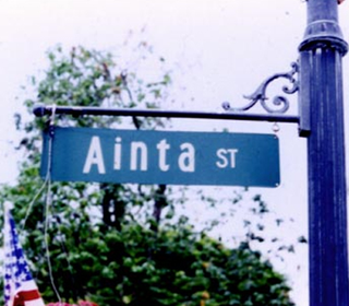 Illustration for article titled The World's Funniest Street Signs